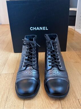 Chanel Silver Lace-Up Ankle Boots CC Logo Cap Toe Size 38